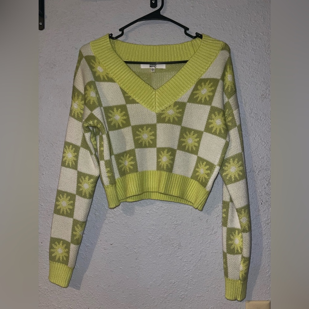 Knitted v neck cropped sweater